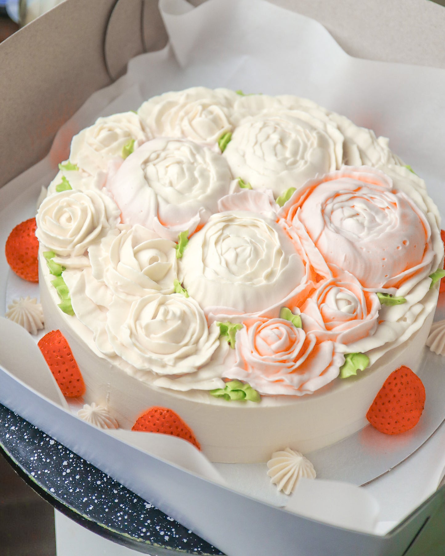 Rosette Buttercream Strawberry Pistachio (Pre-order: 3-Day Lead Time)