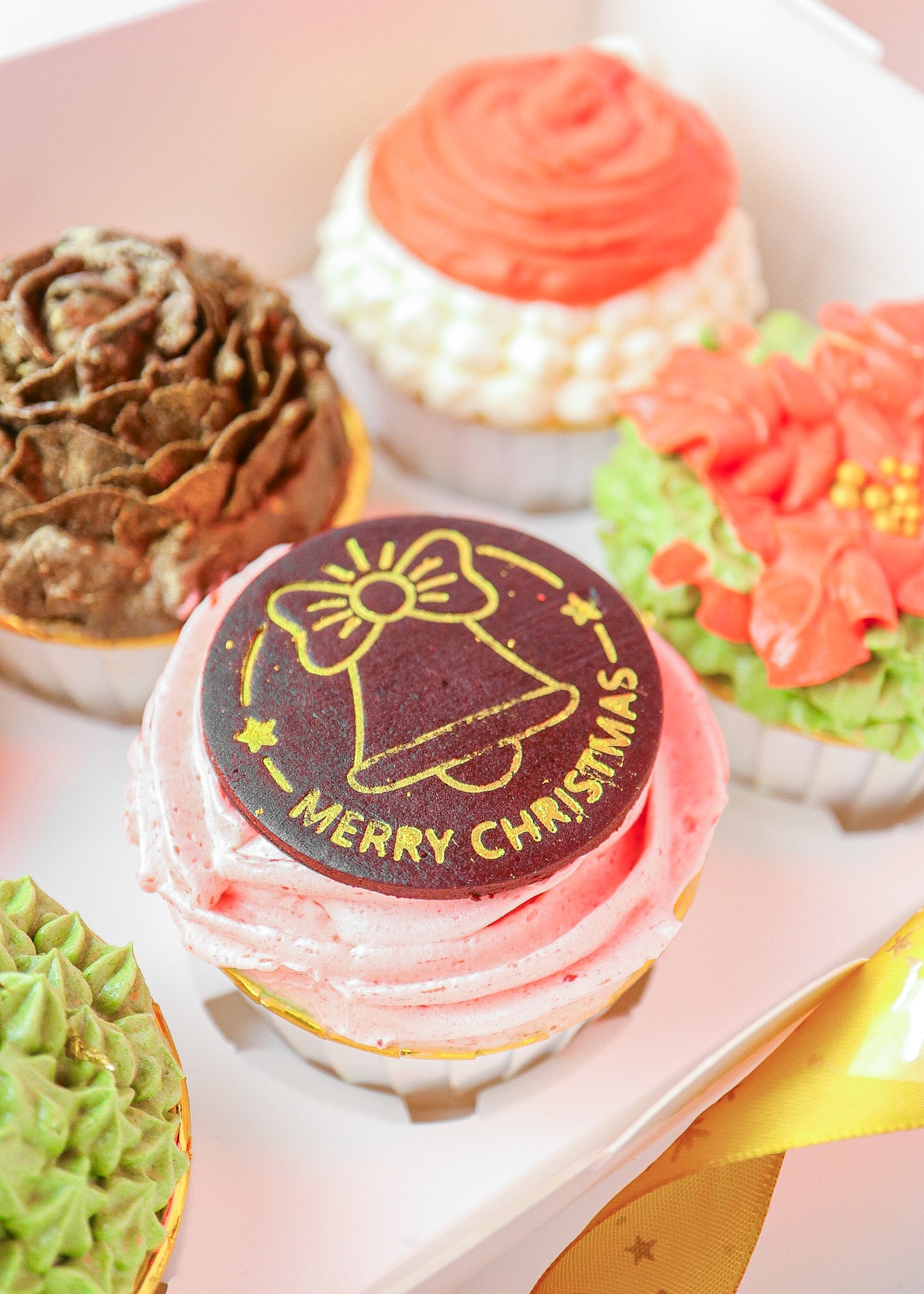 Christmas Holiday Cupcakes (6 Pieces) (Pre-order for December 15-24)