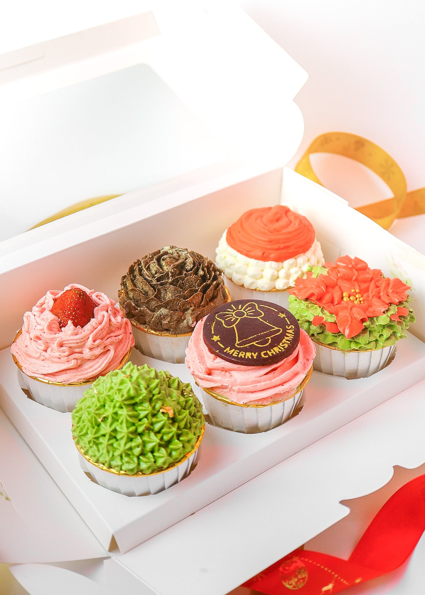 Christmas Holiday Cupcakes (6 Pieces) (Pre-order for December 15-24)
