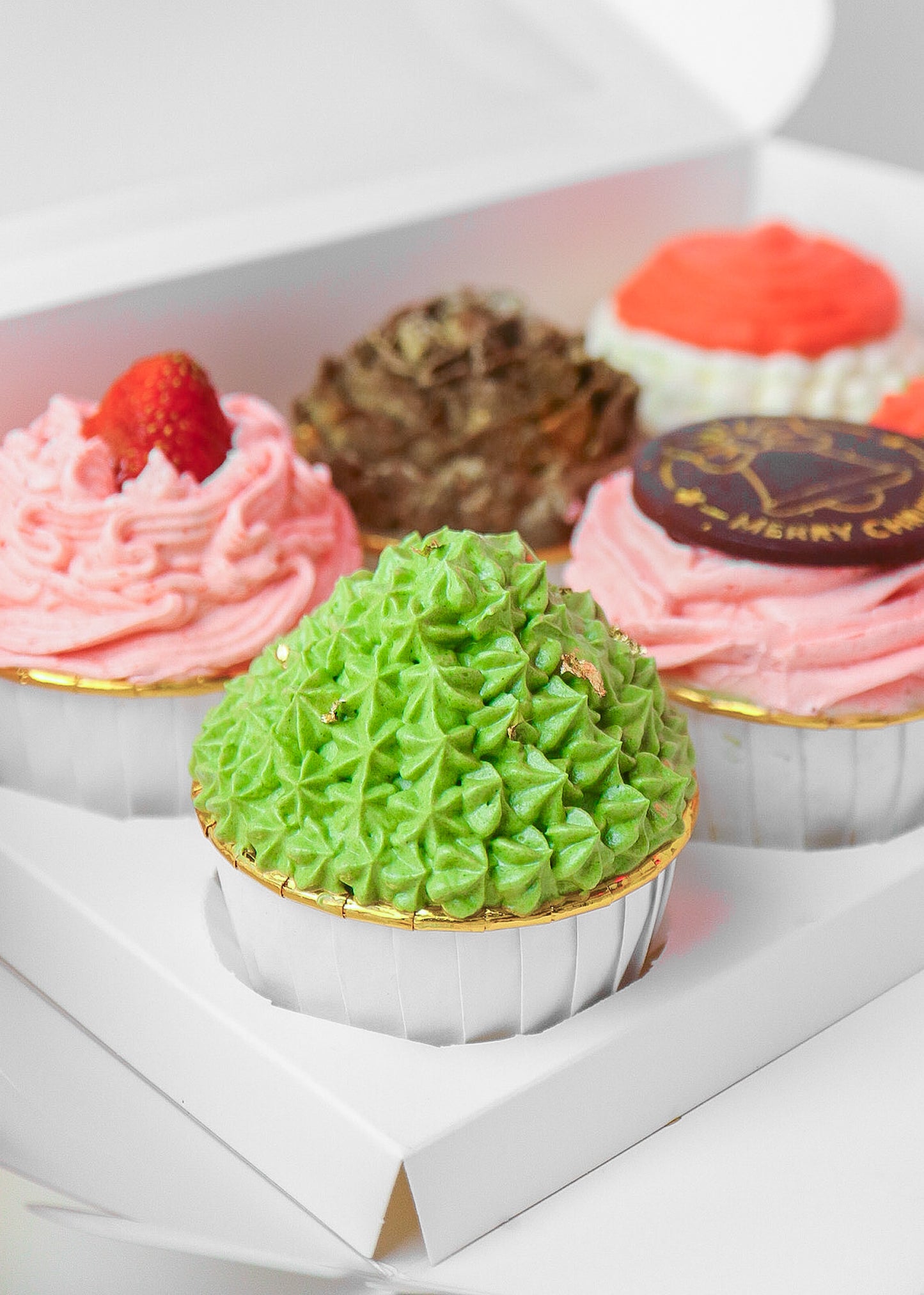 Christmas Holiday Cupcakes (6 Pieces) (Pre-order for December 15-24)