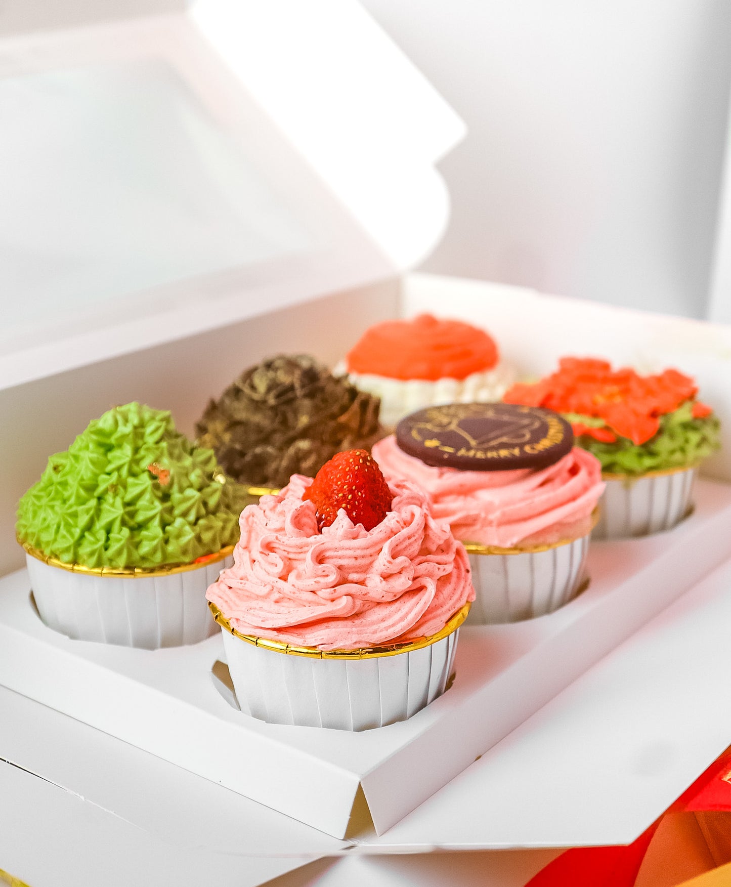 Christmas Holiday Cupcakes (6 Pieces) (Pre-order for December 15-24)