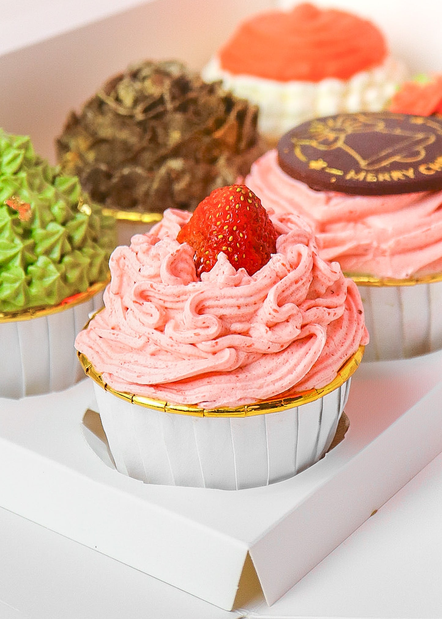 Christmas Holiday Cupcakes (6 Pieces) (Pre-order for December 15-24)