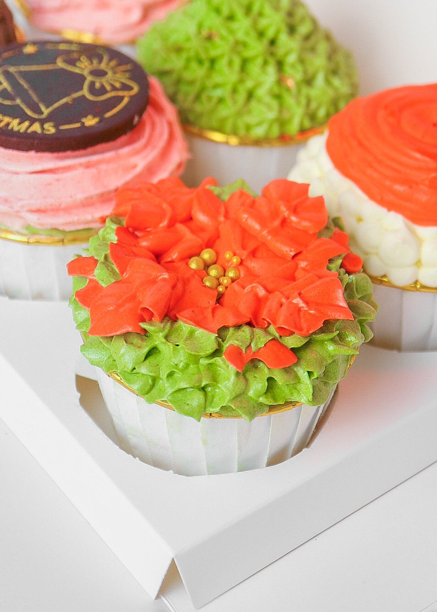 Christmas Holiday Cupcakes (6 Pieces) (Pre-order for December 15-24)