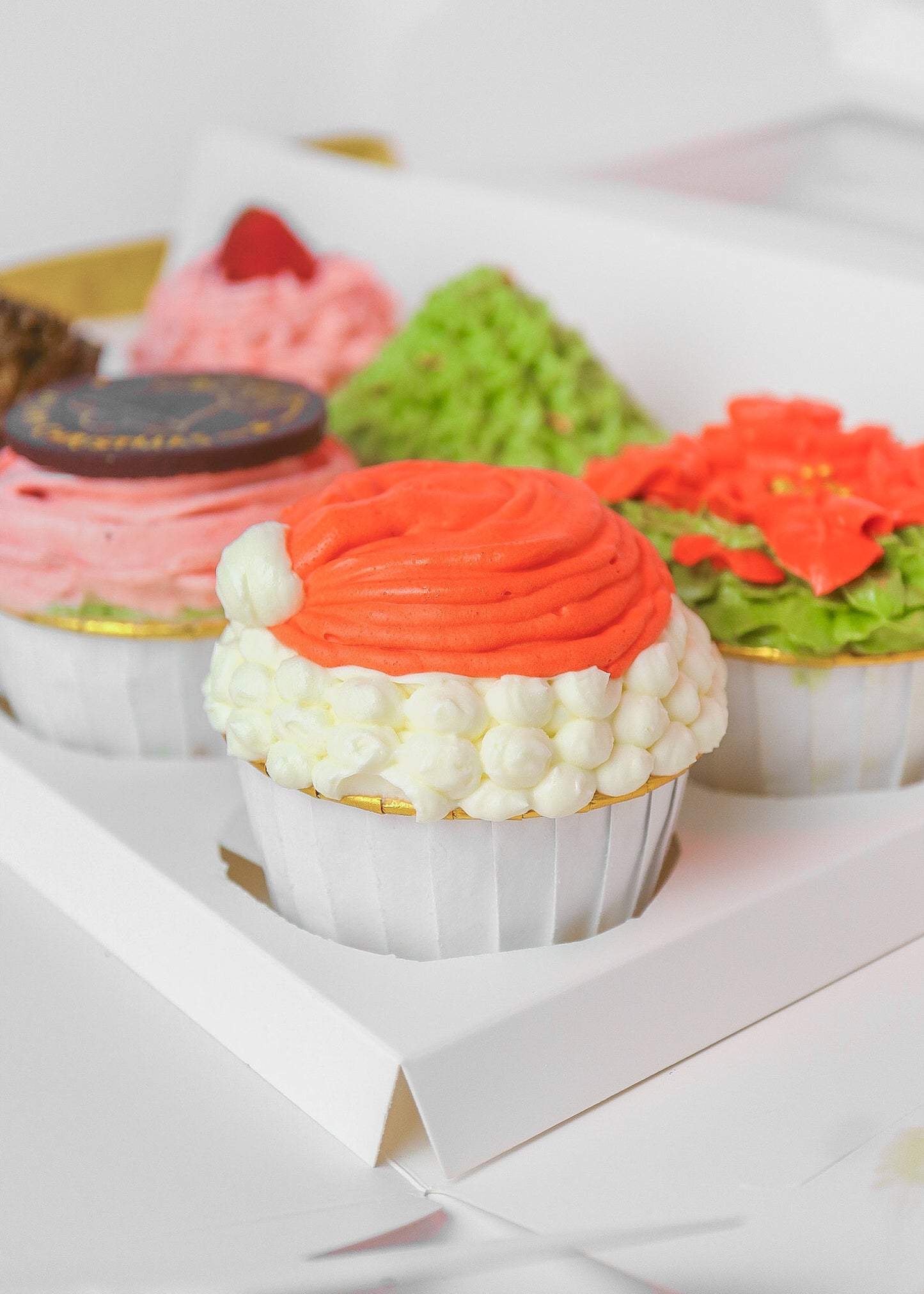 Christmas Holiday Cupcakes (6 Pieces) (Pre-order for December 15-24)