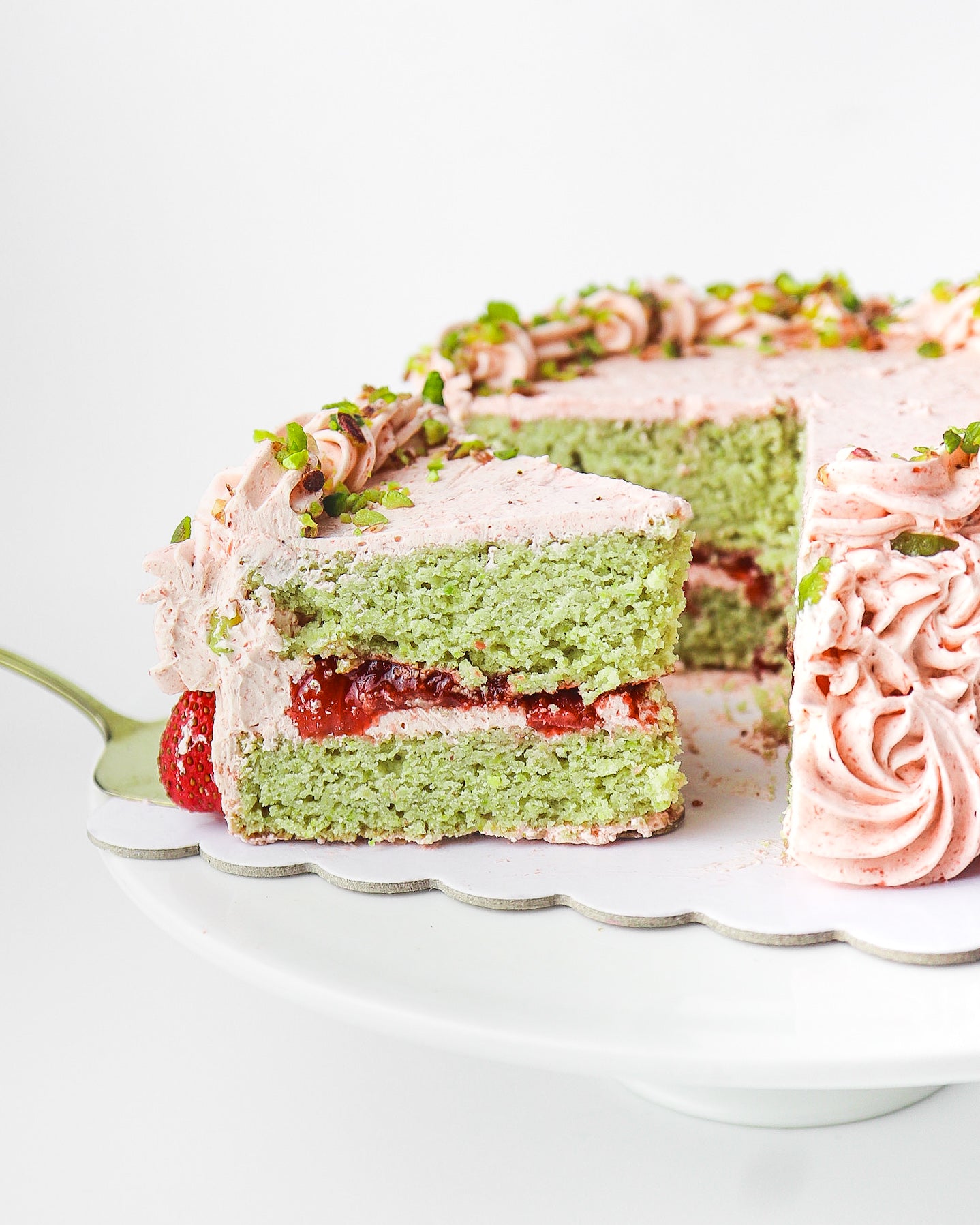 Strawberry Pistachio Cake (Pre-order: 3-Day Lead Time)