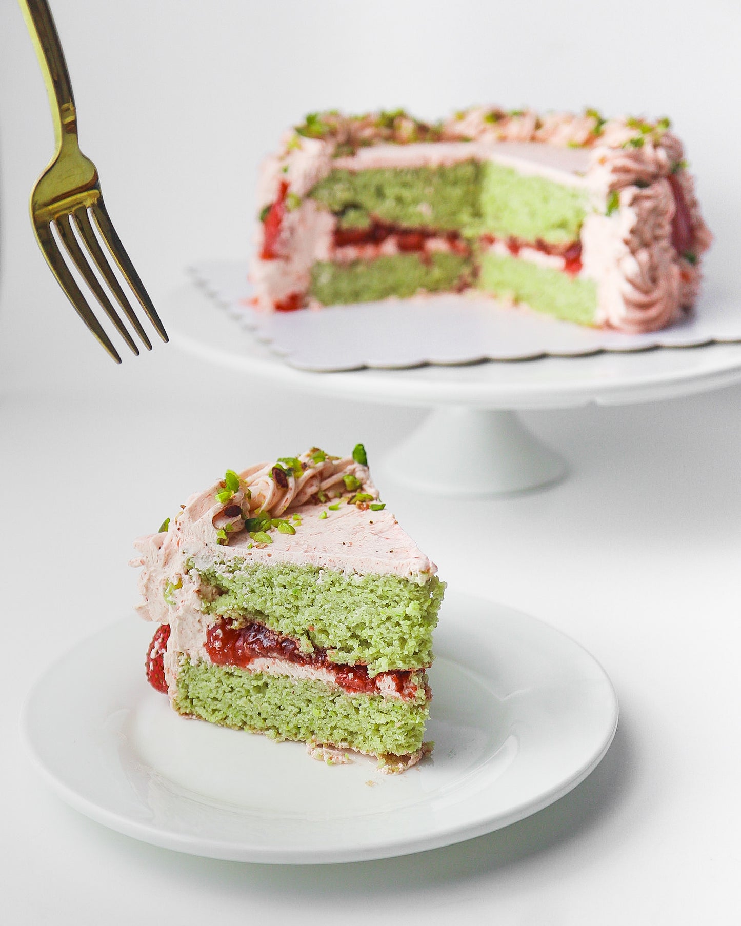 Strawberry Pistachio Cake 8"