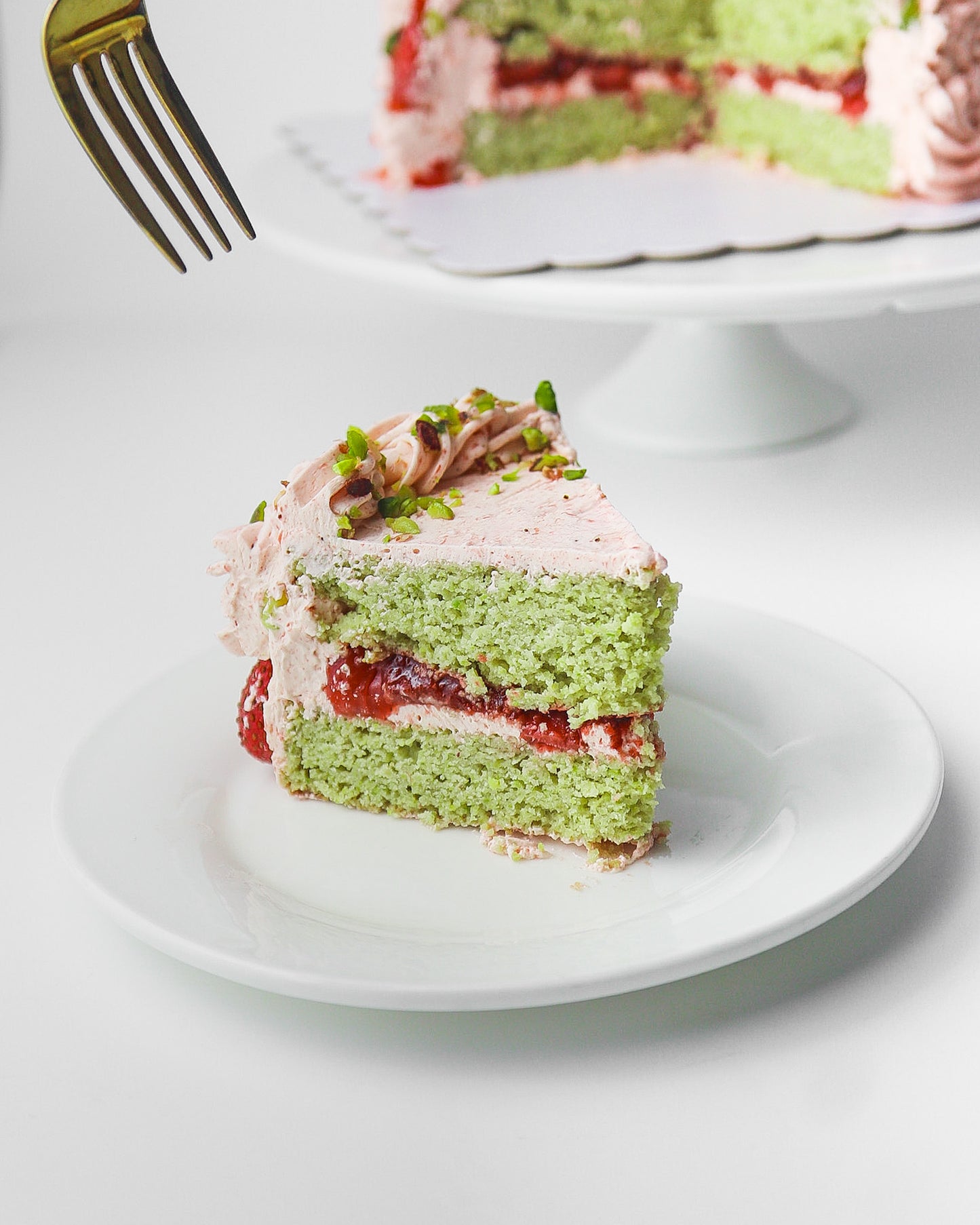Strawberry Pistachio Cake 8"
