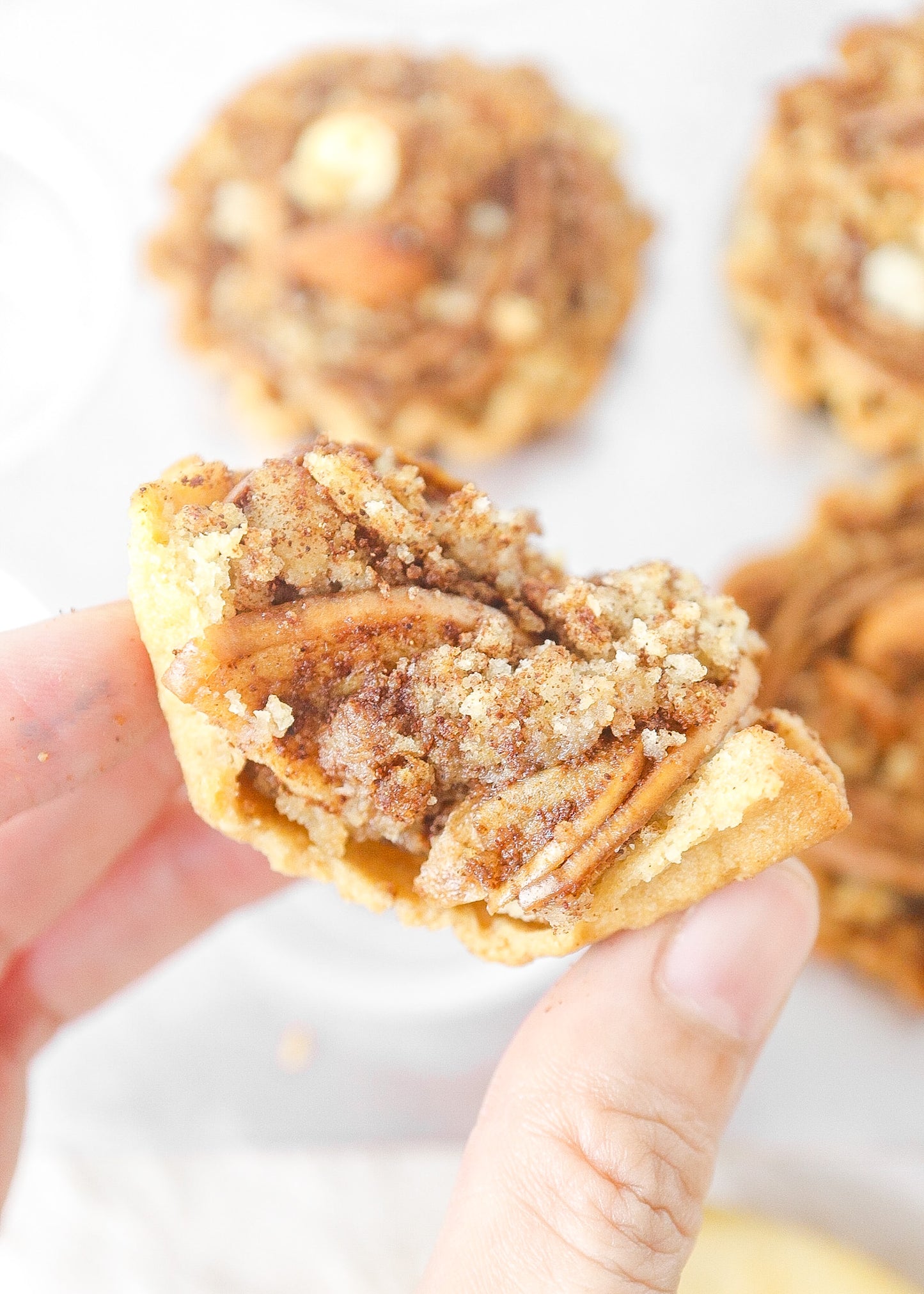 Cinnamon Apple Crumble Tart